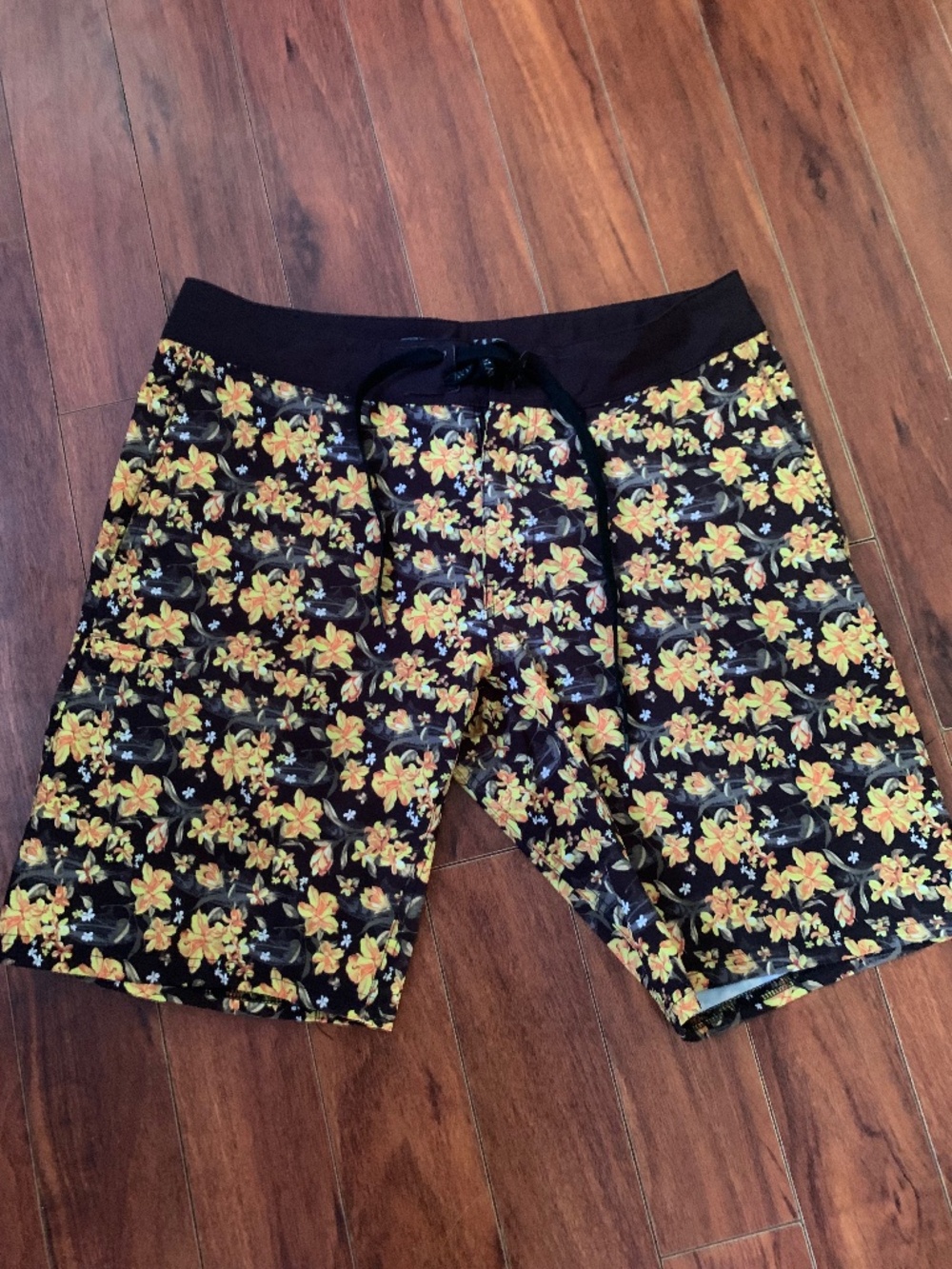 Avid men’s board shorts size 34